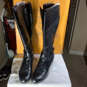 Unisa size11 knee boots
